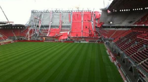 acoperisul unui stadion din olanda s a prabusit un mort si 14 raniti