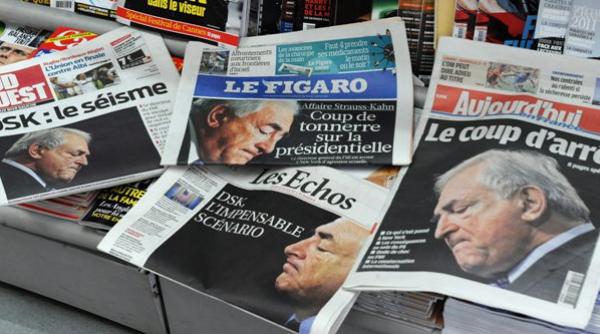 strauss kahn a invitat doua angajate ale hotelului sofitel la el in camera dar acestea au refuzat new york times