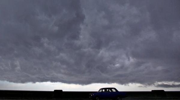dupa canicula vin furtunile avertizare meteo de vijelii pentru toata tara de luni pana miercuri