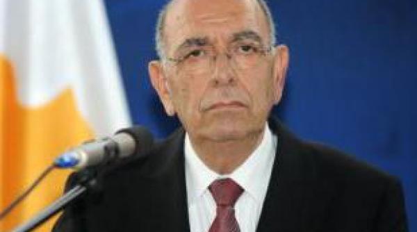 ministrul cipriot al apararii a demisionat dupa misterioasa explozie de la o baza navala soldata cu moartea a cel putin 12 persoane