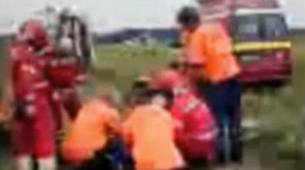avion prabusit in prahova unul dintre ocupantii aparatului gasit carbonizat celalalt in stare foarte grava