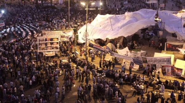 egiptul concediaza aproape 700 de ofiteri de politie implicati in reprimarea revoltelor din februarie