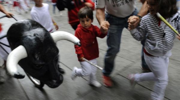 sapte raniti la festivalul san fermin de la pamplona video