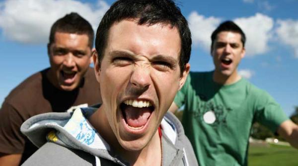 de ce ai vocea ca un gramofon gajait