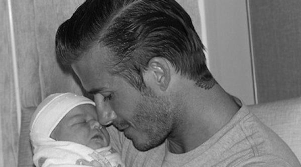 vezi primele fotografii ale fetitei cuplului beckham