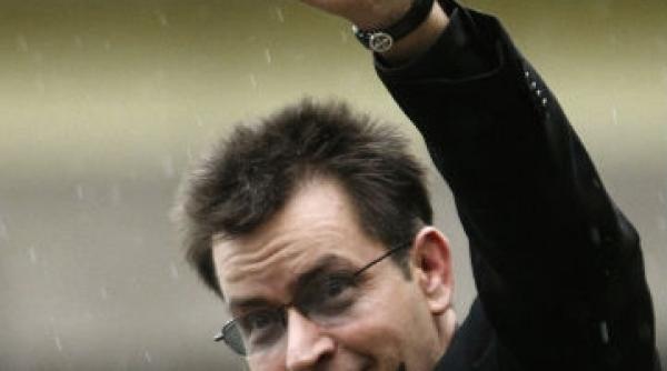 charlie sheen revine pe micile ecrane cu un nou serial anger management