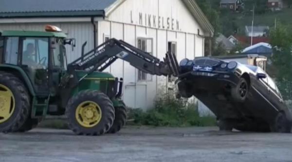 in norvegia hotii de masini se prind cu tractorul video