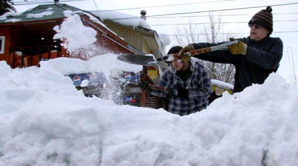 chile mii de persoane izolate in urma caderilor masive de zapada