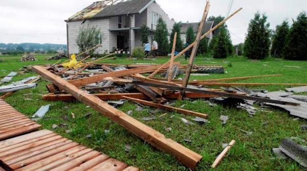 furtuni violente in polonia un mort si mai multi raniti
