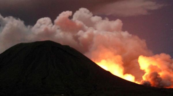 cod galben pentru cursele aeriene vulcanul kizimen din kamceatka a erupt