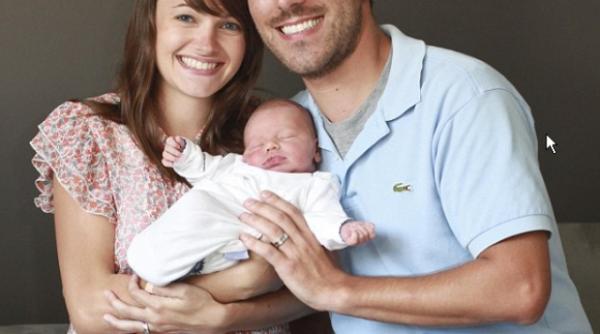 mama tata si fiica cu aceeasi zi de nastere o sansa la 48 de milioane