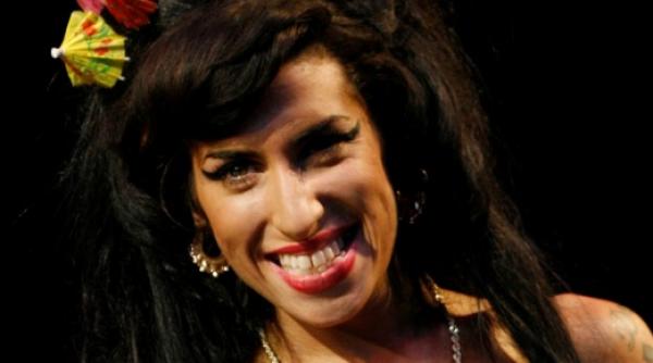 cantareata amy winehouse a murit