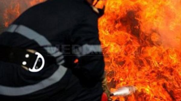 incendiu de proportii in ferentari opt case mistuite de flacari