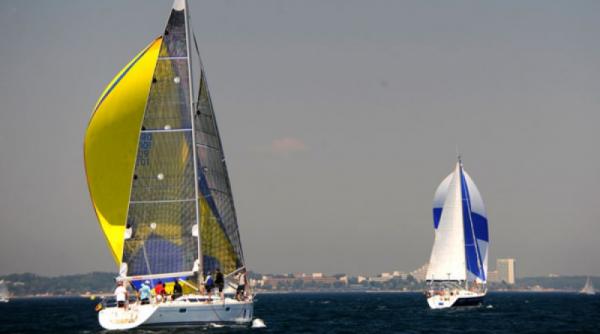 om pe apa popa la campionatul bmw de yachting offshore al romaniei