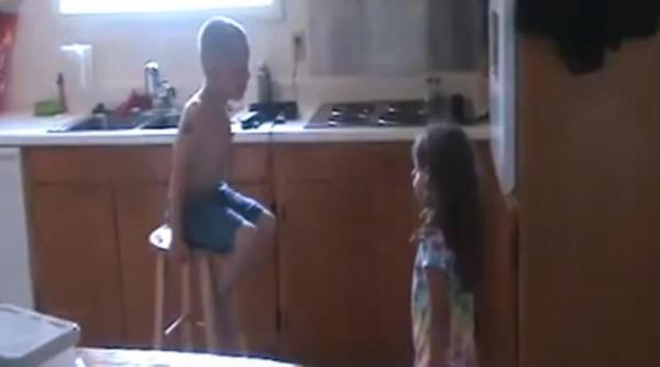 doi copii fac senzatie pe internet cu o cearta conjugala video