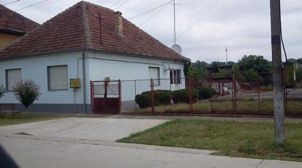 primarul din deta locuieste ilegal intr o casa retrocedata