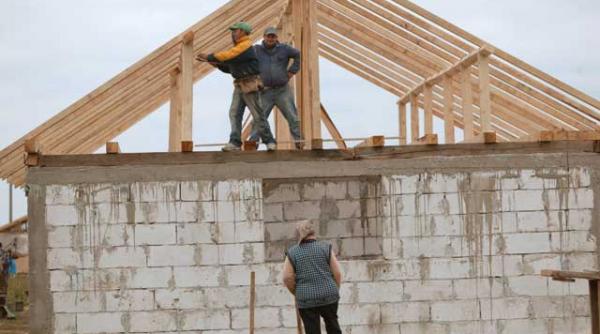 romanii isi fac singuri casele