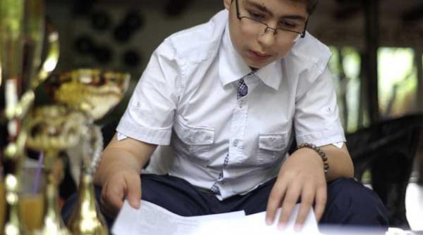 copiii geniali ai romaniei antrenat pentru succes la 3 ani citea la 13 e specialist in matematica fizica chimie karate