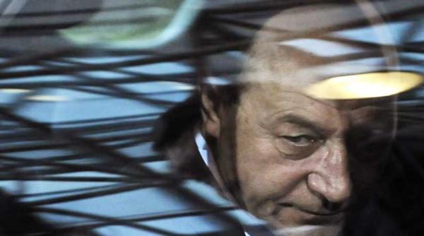 basescu rastalmaceste constitutia ar putea fi suspendat pentru aceasta interpretare