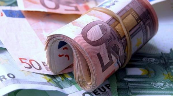 cursul a urcat la 4 25 lei euro dupa derapajul burselor internationale