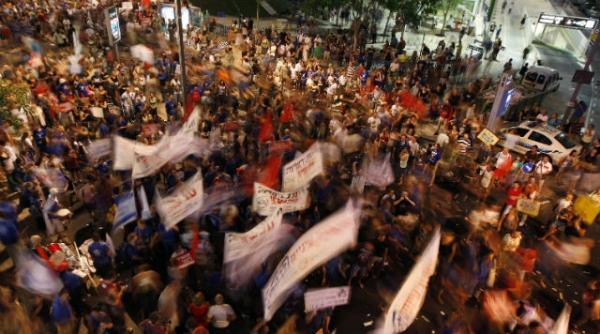 preturile mari ale caselor au scos sute de mii de israelieni in strada
