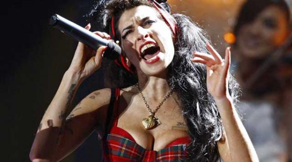amy winehouse portret pe doze de droguri
