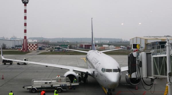 blue air isi face aeroport privat in adunatii copaceni