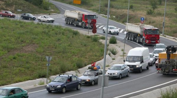 calvarul intoarcerii spre casa circulatie in coloana estimata pe a1 a2 si dn1 vezi rutele ocolitoare si restrictiile in trafic