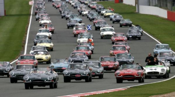 record la silverstone cu jaguar e type