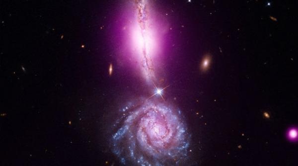 ciocnirea a doua galaxii surprinsa de un observator nasa video