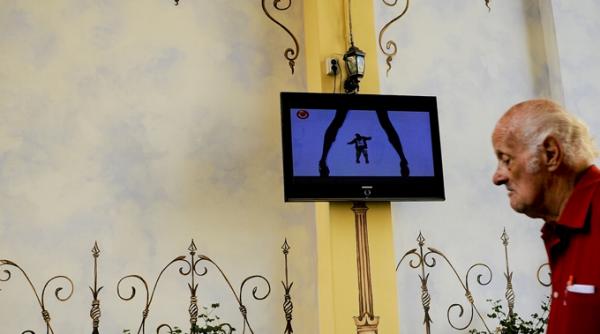 oficial fiecare ora petrecuta in fata televizorului reduce speranta de viata cu 22 de minute