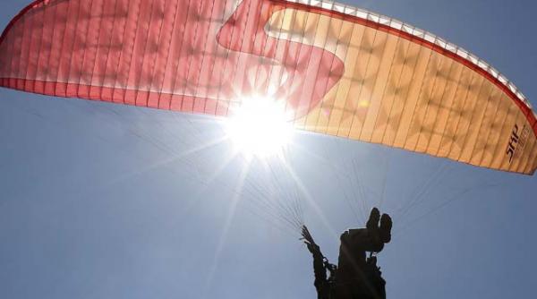 un turist a murit dupa ce s a prabusit cu parapanta in costinesti