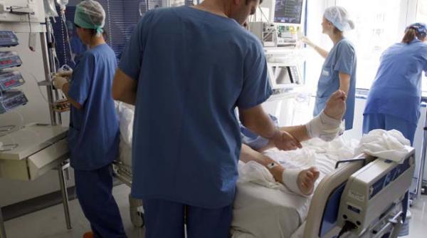 un barbat paralizat complet cere sa fie eutanasiat fara ca medicii sai sa fie trasi la raspundere