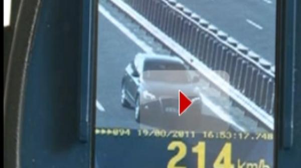 inconstienta crasa a gonit cu 214 kilometri la ora pe a2 cu copiii in masina video