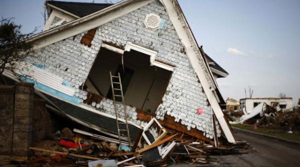 tornada violenta in ontario o persoana si a pierdut viata video