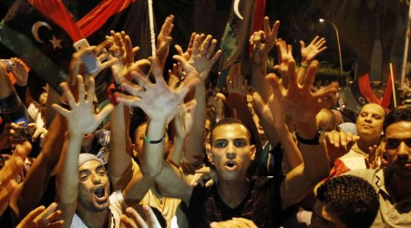 ultimele ore ale regimului gaddafi dictatorul somat sa plece video si foto live text