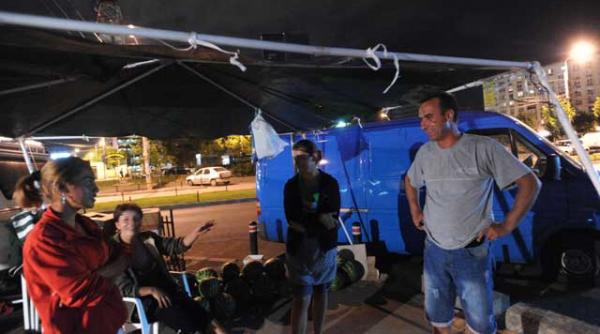 pentru un loc bun in piata dam spaga si 1000 de euro