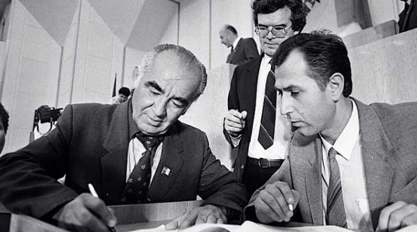 declaratia de independenta a fost opera unor romani