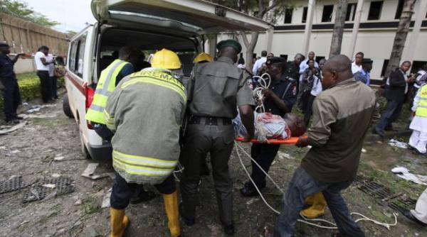 atac cu bomba la abuja nigeria cel putin 18 morti si cladirea natiunilor unite distrusa