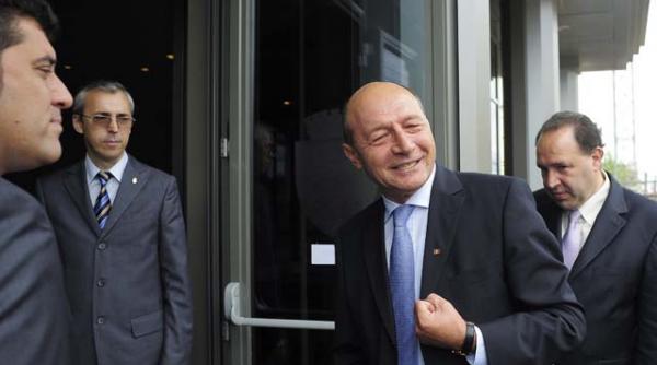 basescu despre certificatele de emisii romania a pierdut 1 2 miliarde pentru ca oamenii politici au fost lasi vezi ce raspunde ponta