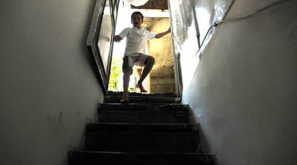 domiciliati sub pamant in centrul capitalei viata unei familii cu trei copii in secolului xxi