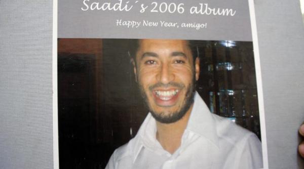 gaddafi album de familie gasit in subsolul casei din tripoli