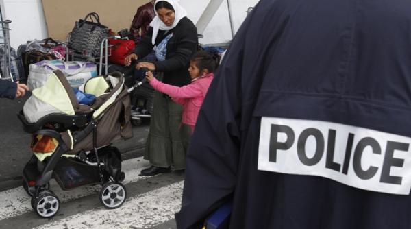 tigani din romania si bulgaria evacuati cu tramvaiul dintr o tabara din franta