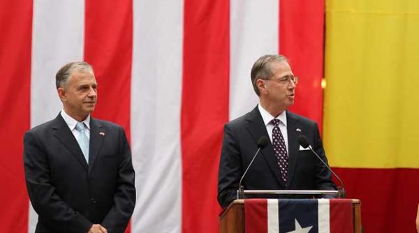 cum au analizat americanii un candidat la presedintia romaniei cumpara f16 vrea scut anti racheta merge pe gazul rusilor crede in ue la cine pleaca urechea