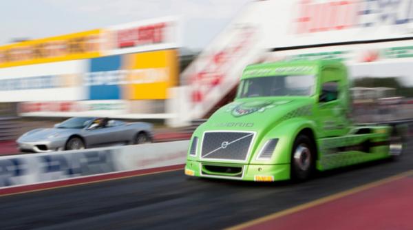 video camion hibrid vs ferrari 360