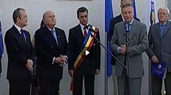 presedintele fifa a inaugurat astazi baza de la buftea vezi ce cadou a primit boc
