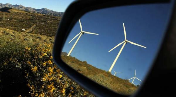 cand morile de vant se intorc impotriva noastra curentul s ar putea scumpi cu 10 din 2012