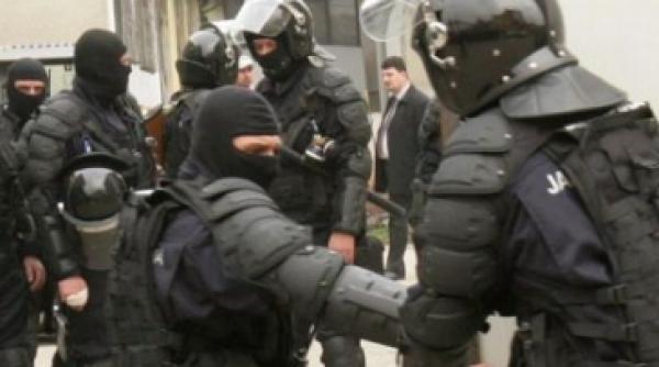 descinderi in capitala si calarasi politistii cauta opt persoane care au inselat batrani si le au vandut ilegal casele