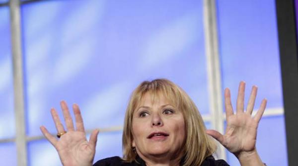 directorul yahoo concediat prin telefon