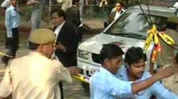 explozie in fata inaltei curti din new delhi 11 morti si zeci de raniti